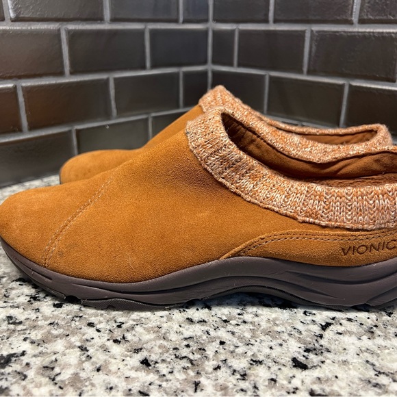 Vionic slip-on clogs. Size 8.5, EUC! - Picture 2 of 9